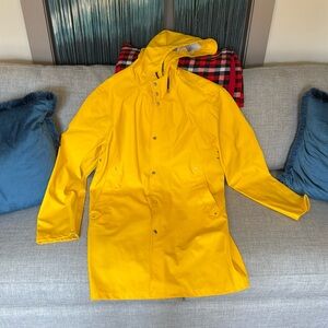 Yellow men’s button Reykjavik Raincoat in XL.